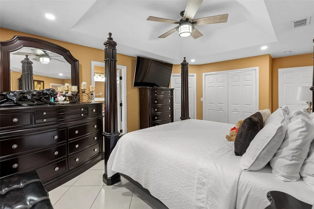 10407 N Woodmere Road Tampa FL 33617