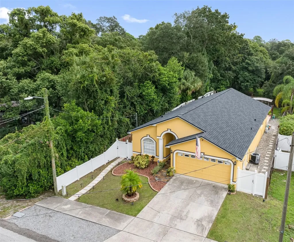 10407 N Woodmere Road Tampa FL 33617