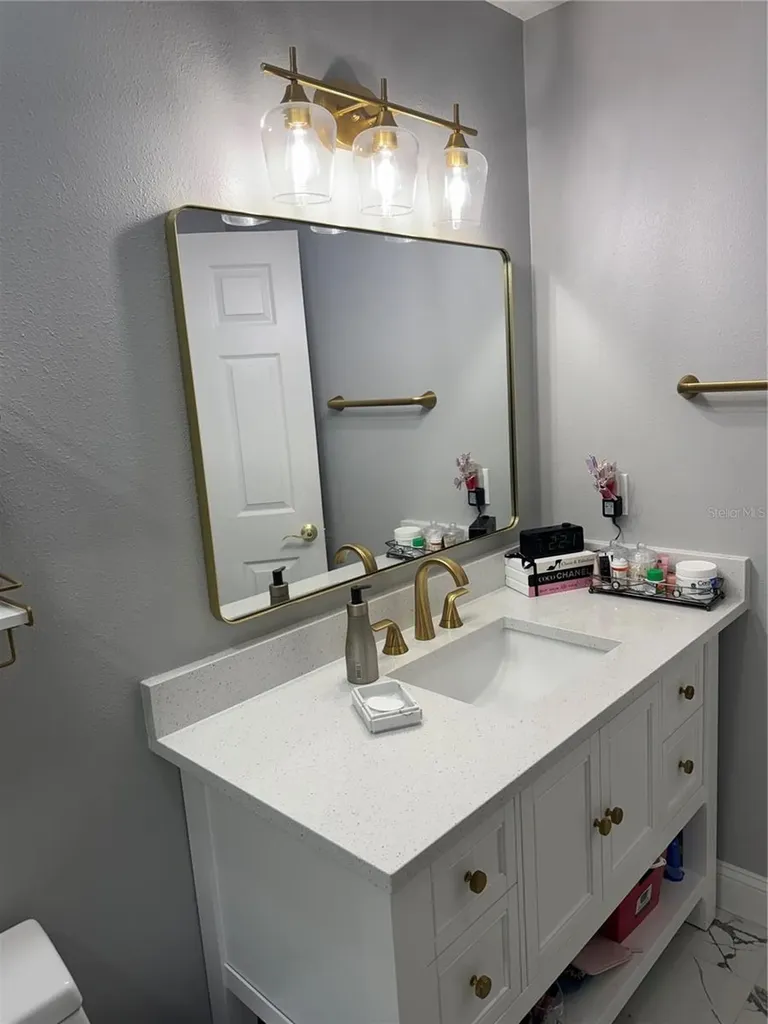 10407 N Woodmere Road Tampa FL 33617