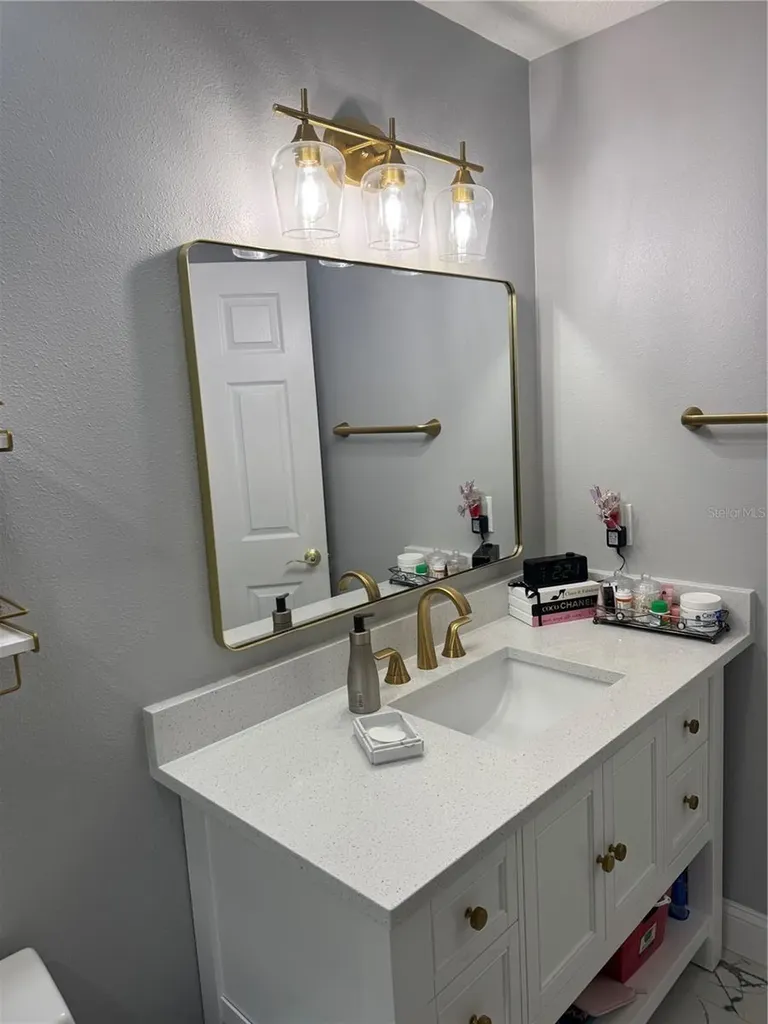 10407 N Woodmere Road Tampa FL 33617