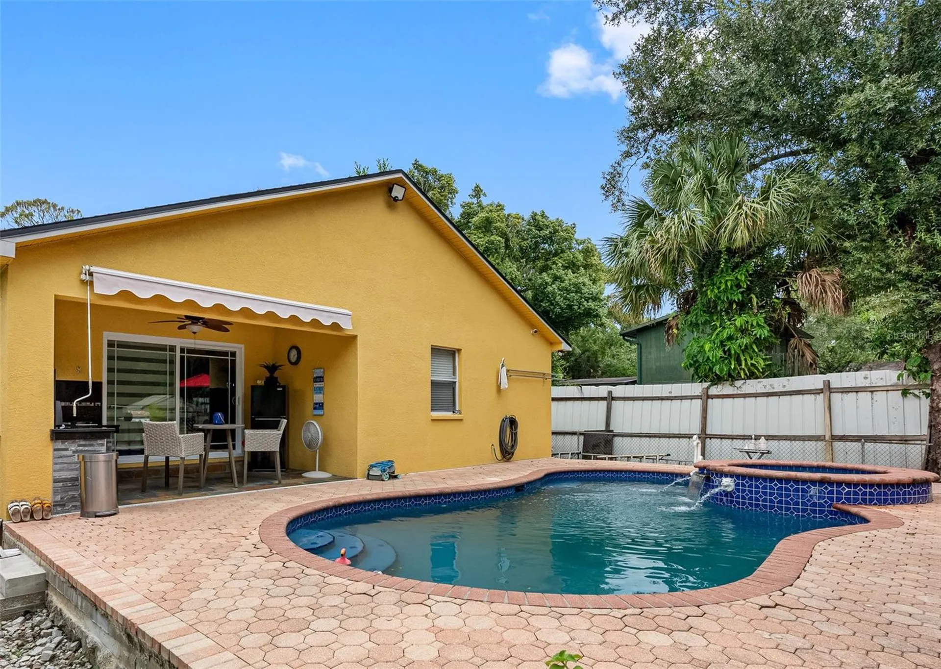 10407 N Woodmere Road Tampa FL 33617