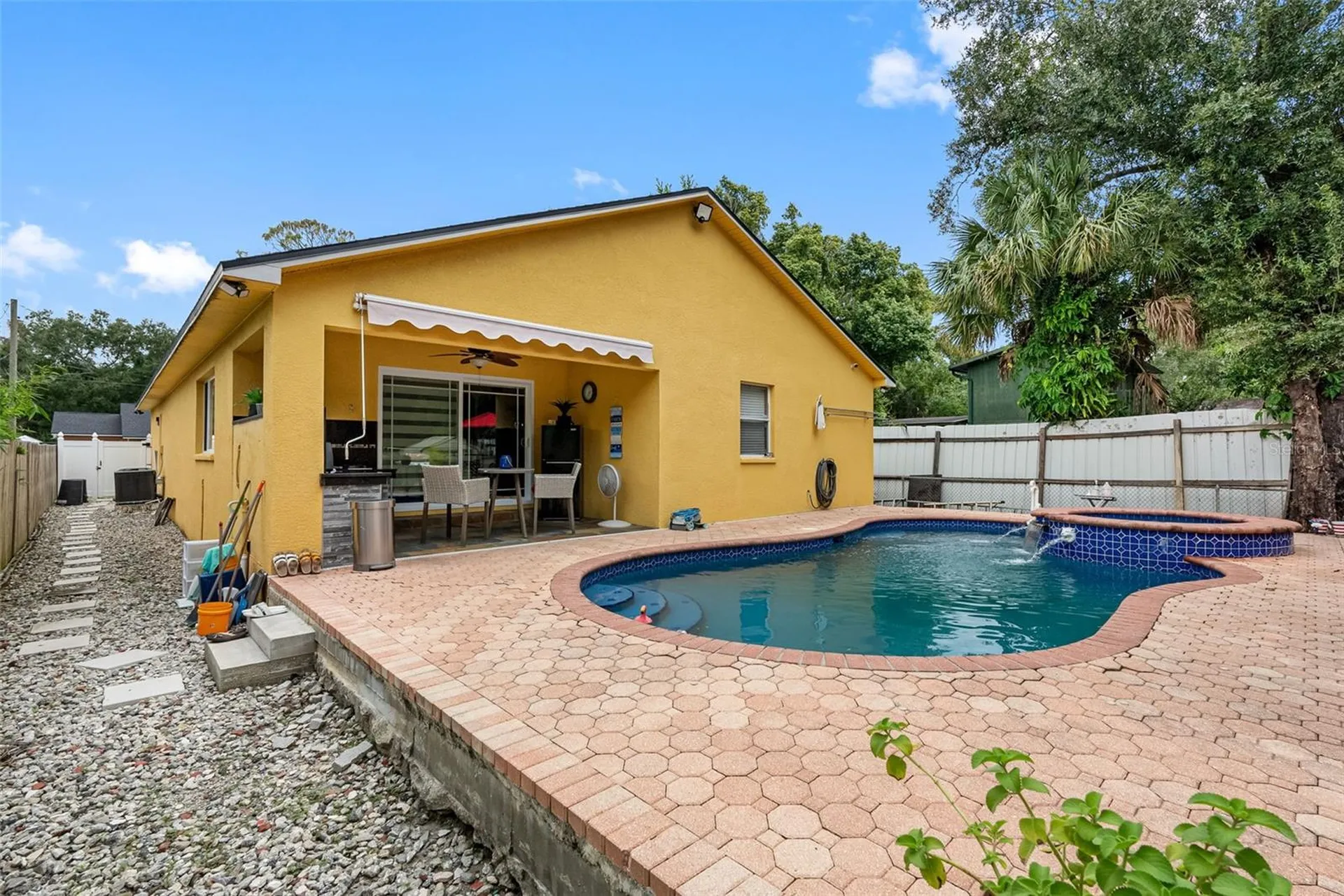 10407 N Woodmere Road Tampa FL 33617