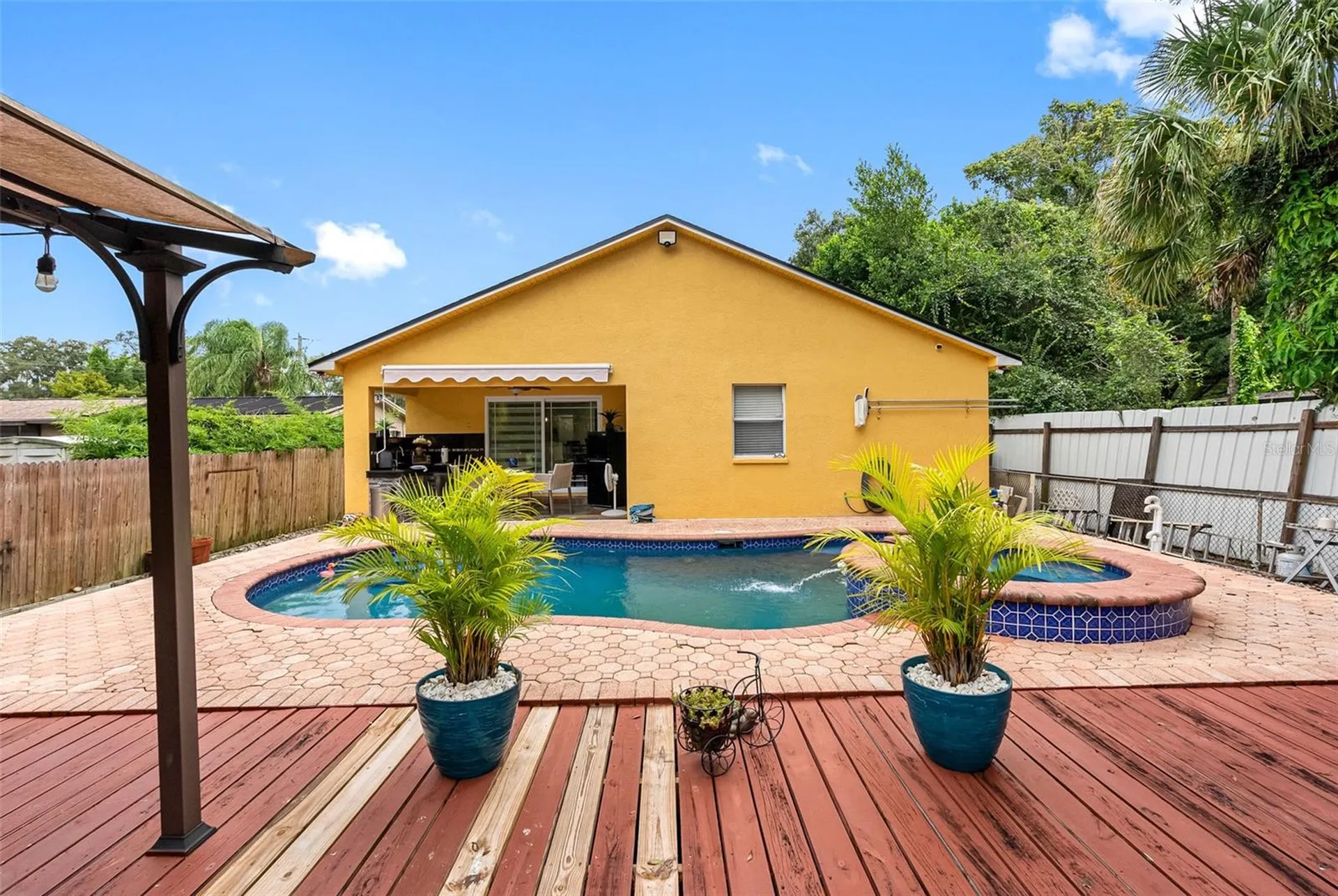 10407 N Woodmere Road Tampa FL 33617