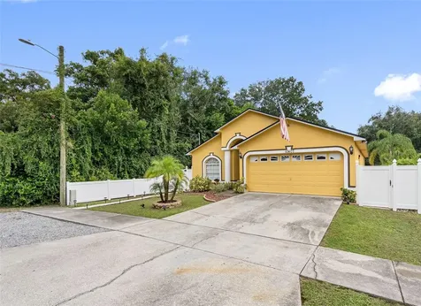 10407 N Woodmere Road Tampa FL 33617