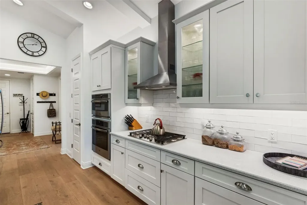 8034 Sandstar Way Sarasota FL 34240