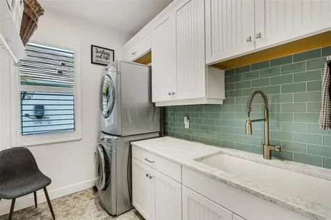 8034 Sandstar Way Sarasota FL 34240