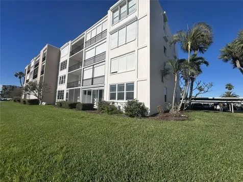 7625 Sun Island Drive S South Pasadena FL 33707