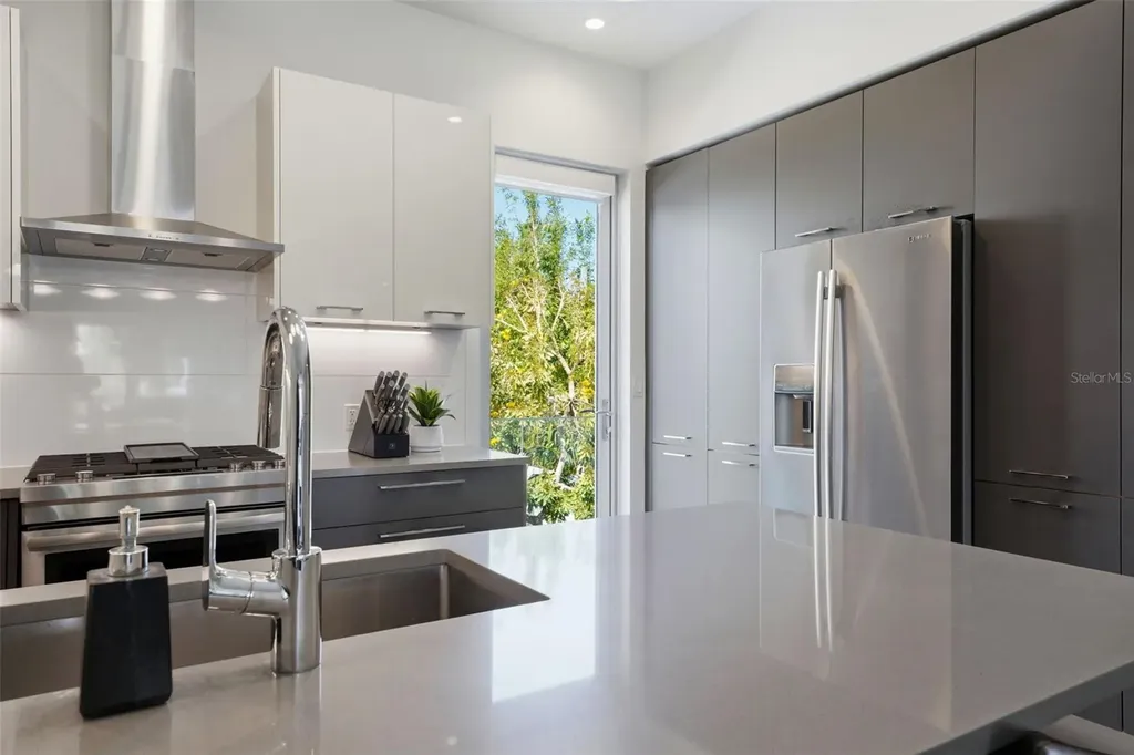 620 Rawls Avenue Sarasota FL 34236