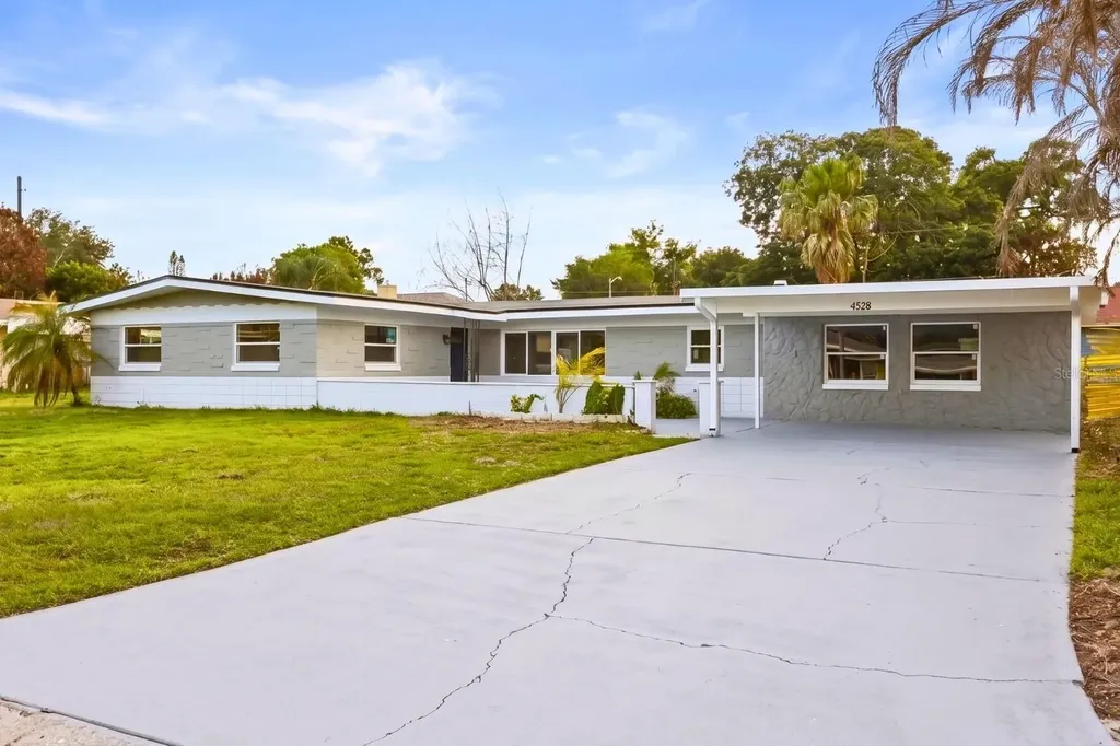 4528 S Shore Road Orlando FL 32839