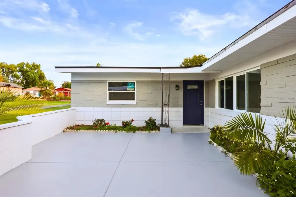 4528 S Shore Road Orlando FL 32839