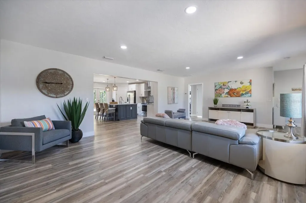 2513 Mineola Way Sarasota FL 34239