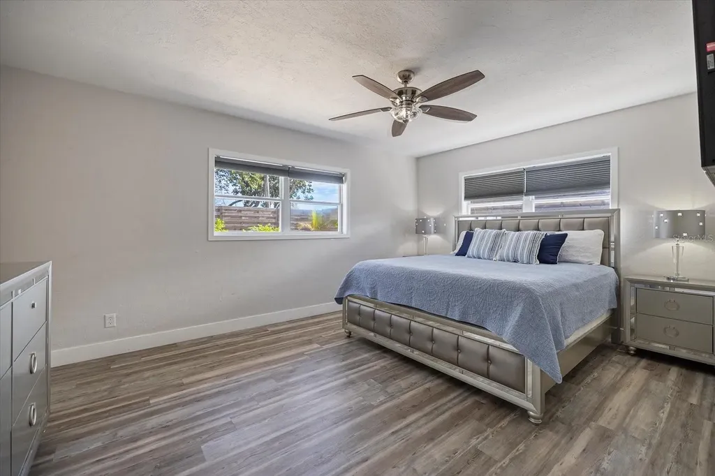 2513 Mineola Way Sarasota FL 34239