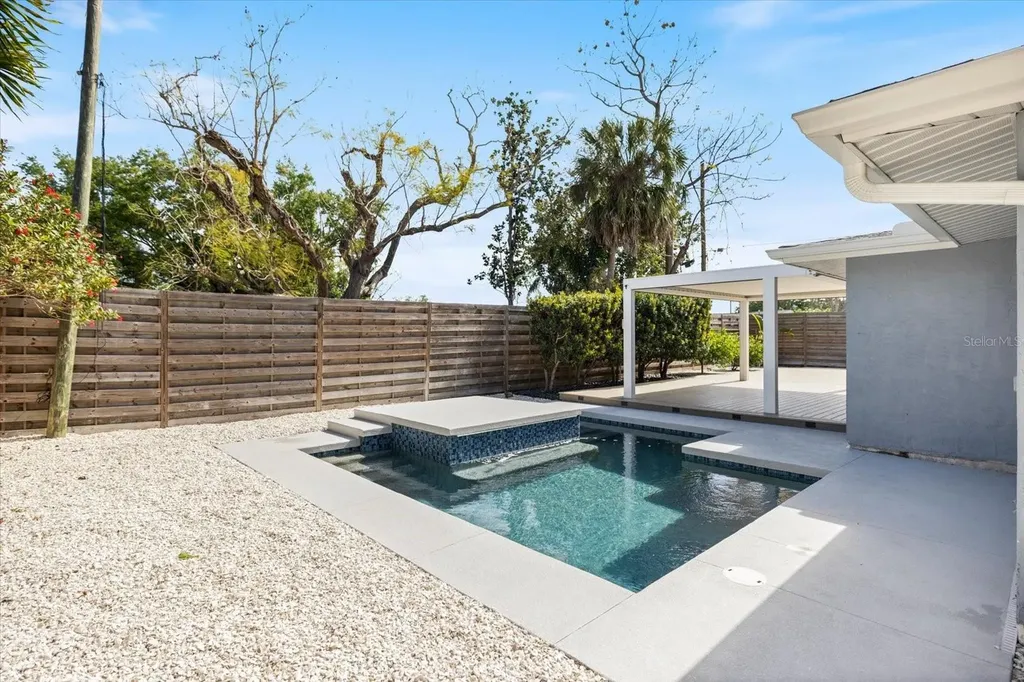 2513 Mineola Way Sarasota FL 34239