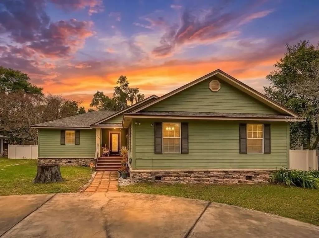 525 Avenue A NE Winter Haven FL 33881