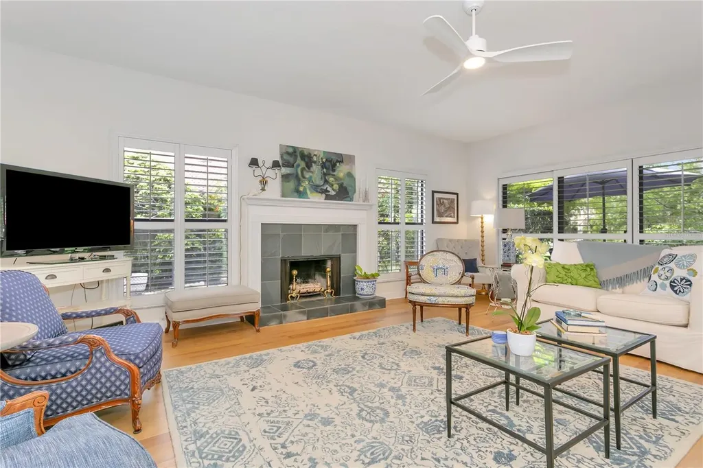1732 Kestral Park Way S Sarasota FL 34231