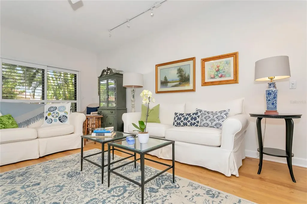 1732 Kestral Park Way S Sarasota FL 34231