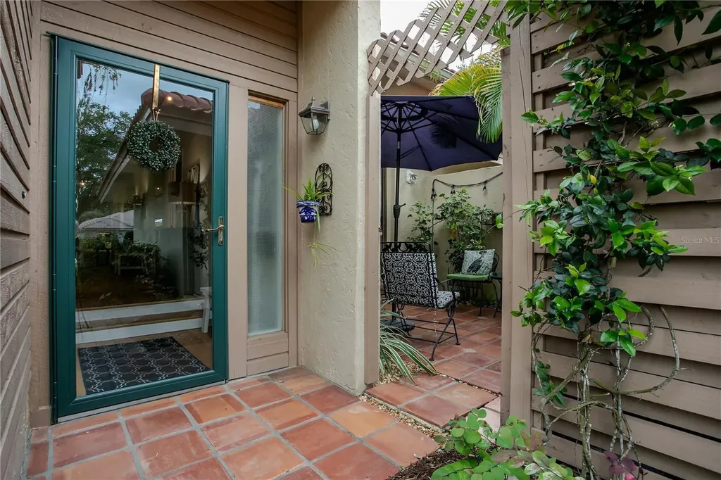 1732 Kestral Park Way S Sarasota FL 34231
