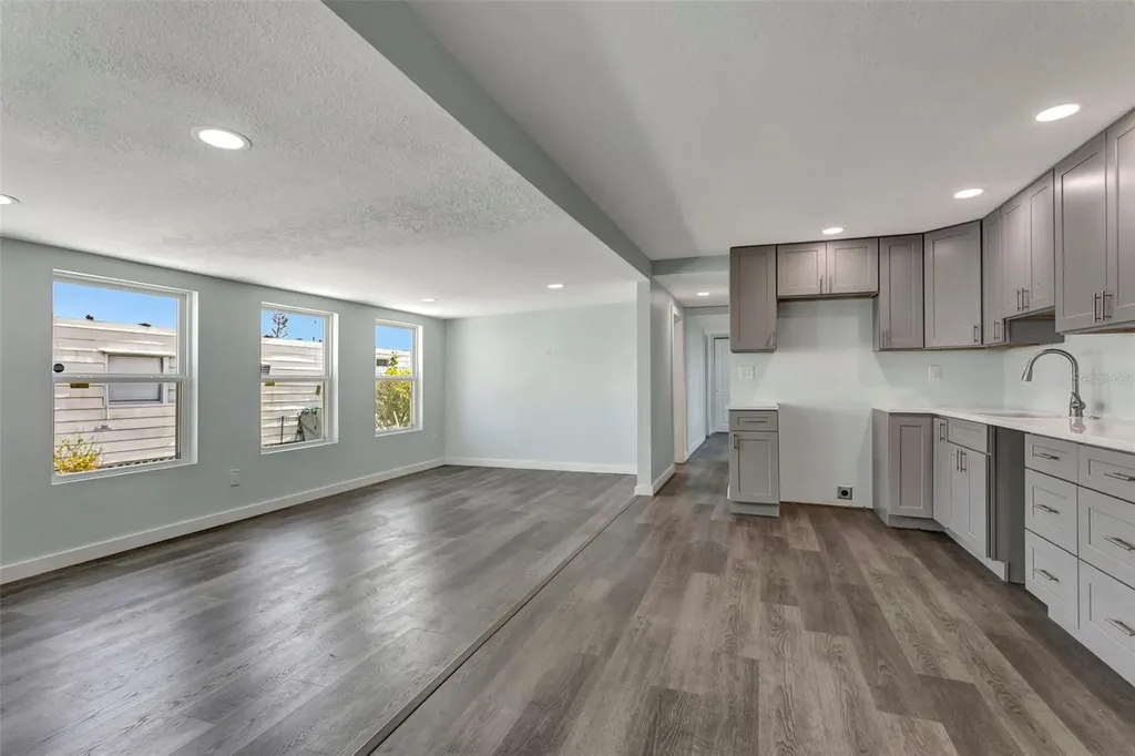 410 W 51st Avenue Drive W Bradenton FL 34207