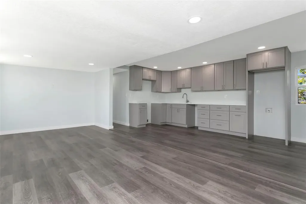 410 W 51st Avenue Drive W Bradenton FL 34207
