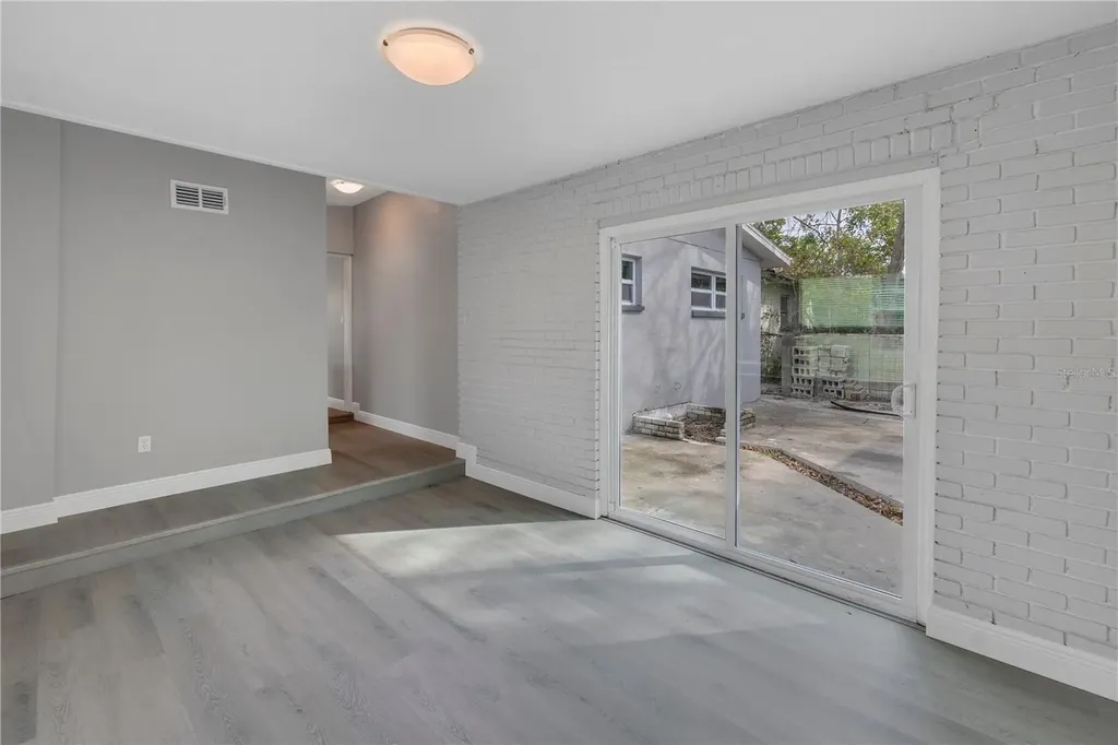 4027 7th Street S St Petersburg FL 33705