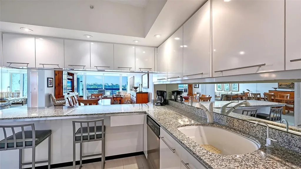 1085 Gulf Of Mexico Drive Longboat Key FL 34228
