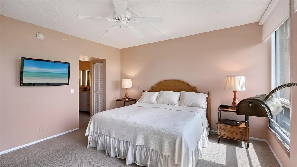 1085 Gulf Of Mexico Drive Longboat Key FL 34228