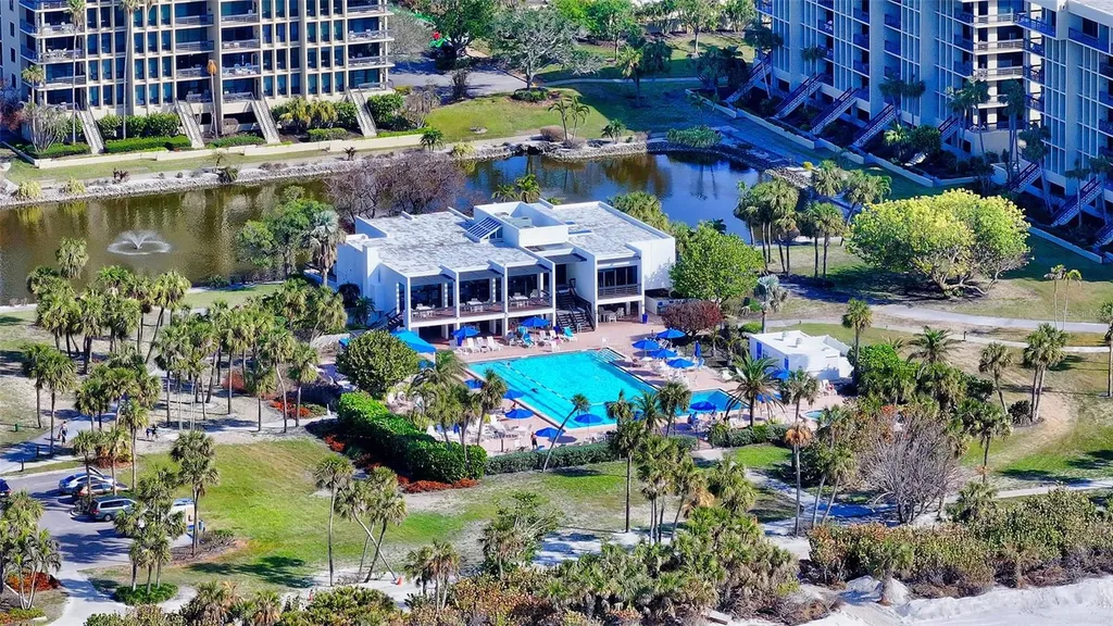 1085 Gulf Of Mexico Drive Longboat Key FL 34228