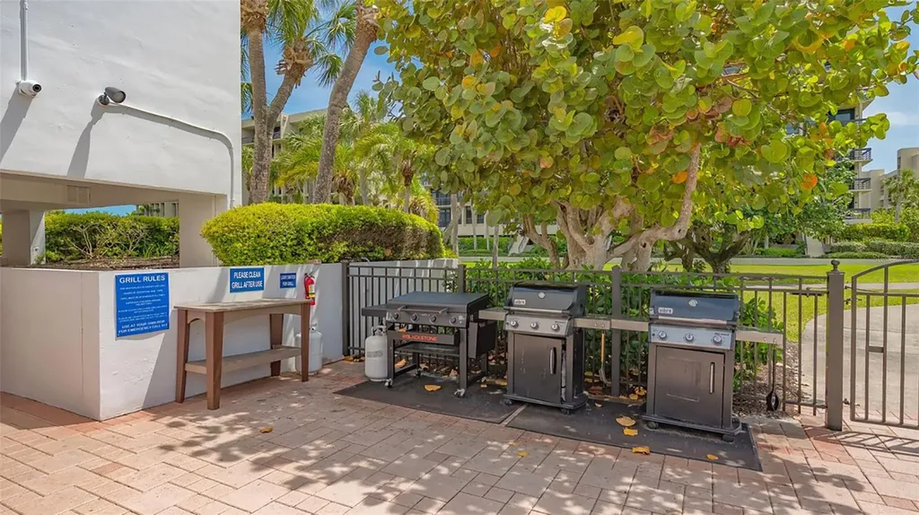1085 Gulf Of Mexico Drive Longboat Key FL 34228