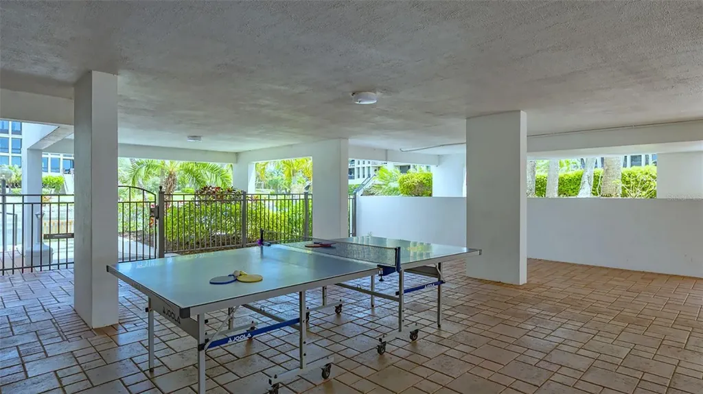1085 Gulf Of Mexico Drive Longboat Key FL 34228