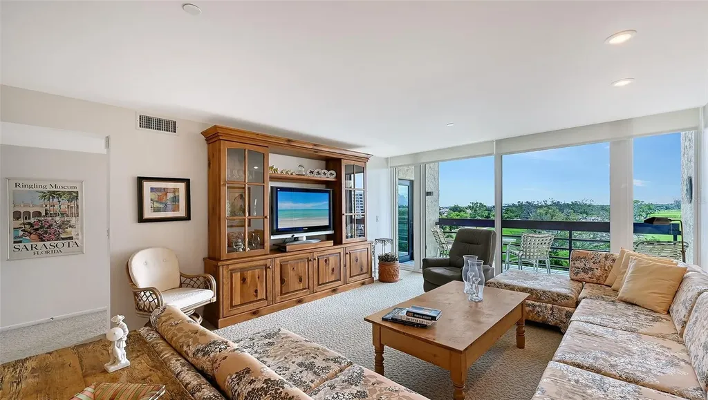 1085 Gulf Of Mexico Drive Longboat Key FL 34228