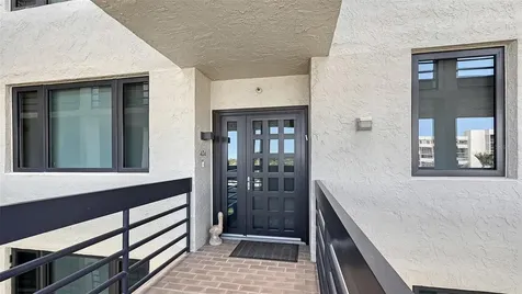 1085 Gulf Of Mexico Drive Longboat Key FL 34228