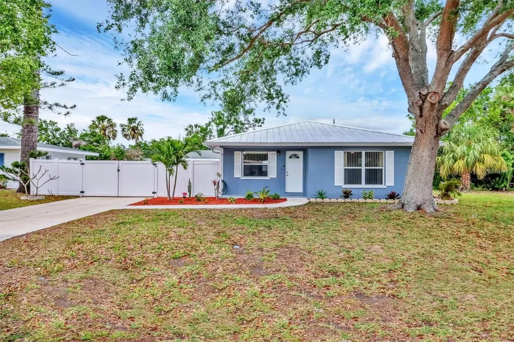 2715 52nd Avenue Terrace W Bradenton FL 34207