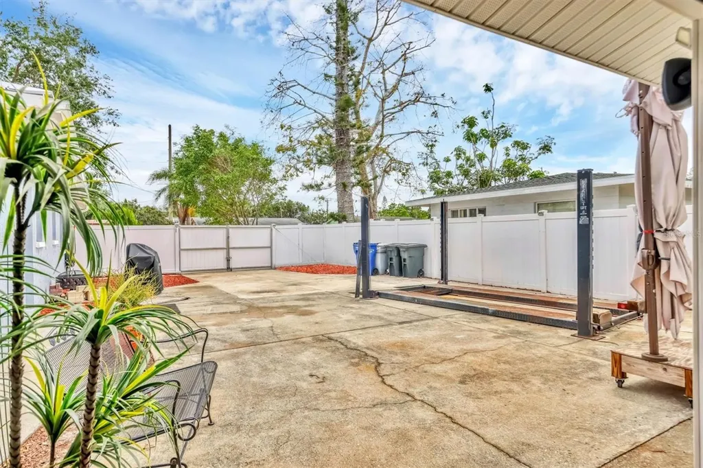 2715 52nd Avenue Terrace W Bradenton FL 34207