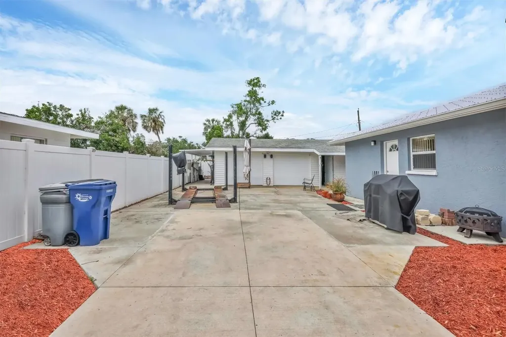 2715 52nd Avenue Terrace W Bradenton FL 34207