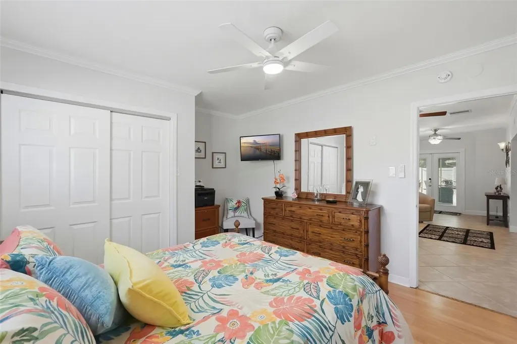 5826 27th Terrace N St Petersburg FL 33710