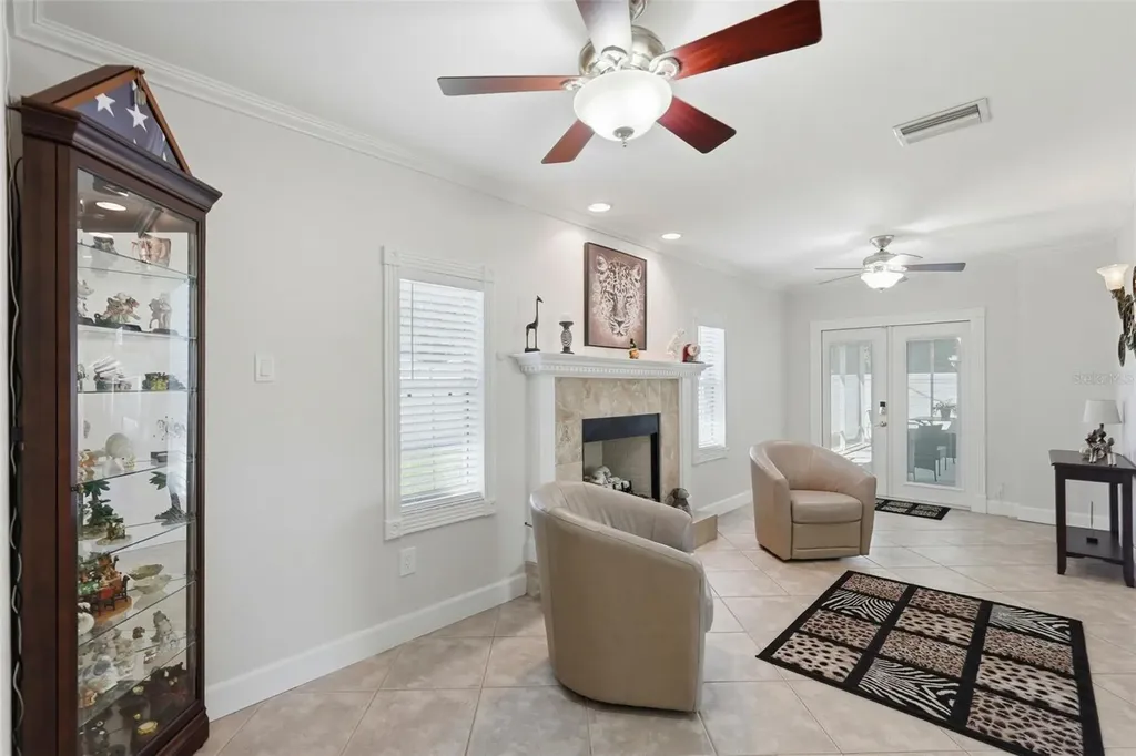 5826 27th Terrace N St Petersburg FL 33710