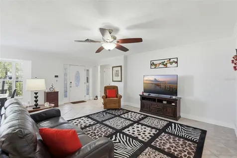5826 27th Terrace N St Petersburg FL 33710