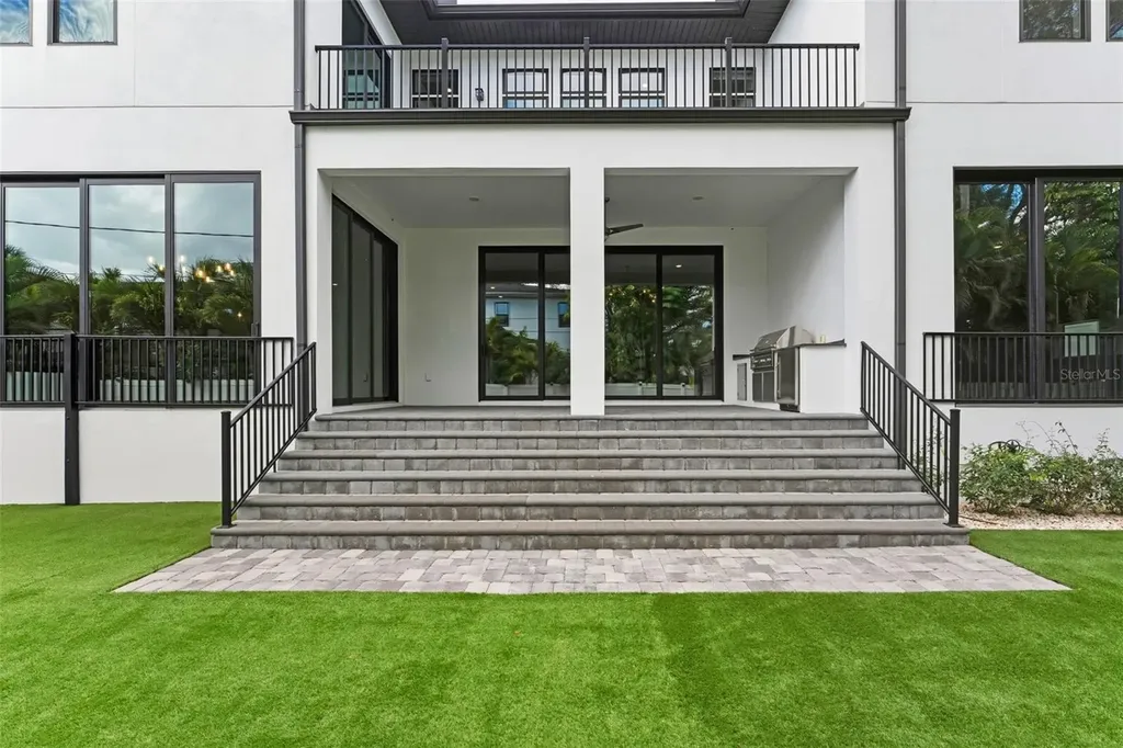 481 W Davis Boulevard Tampa FL 33606