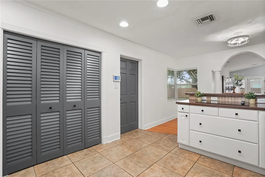 3601 Neptune Drive Orlando FL 32804