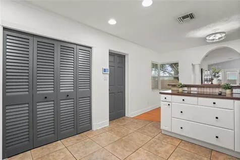 3601 Neptune Drive Orlando FL 32804