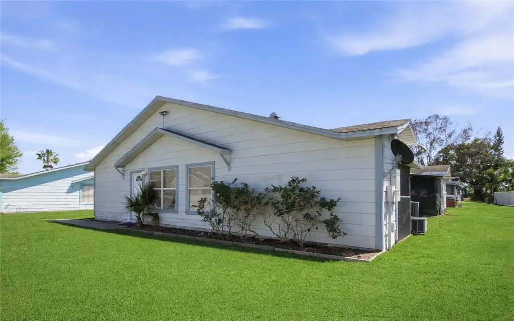 2132 Avon Boulevard Kissimmee FL 34741