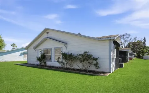 2132 Avon Boulevard Kissimmee FL 34741