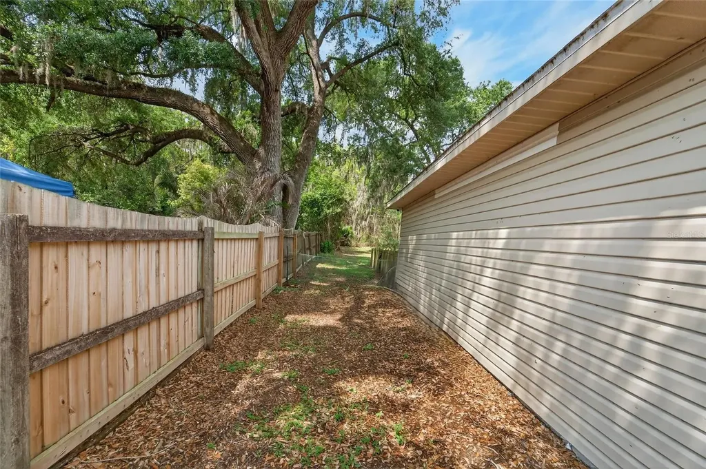 5502 Peach Avenue Seffner FL 33584