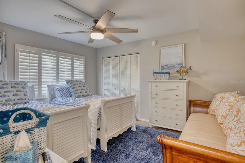 5640 Golf Pointe Drive Sarasota FL 34243