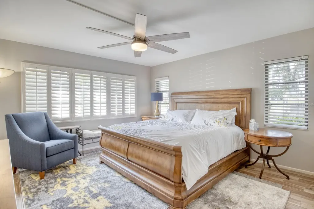 5640 Golf Pointe Drive Sarasota FL 34243
