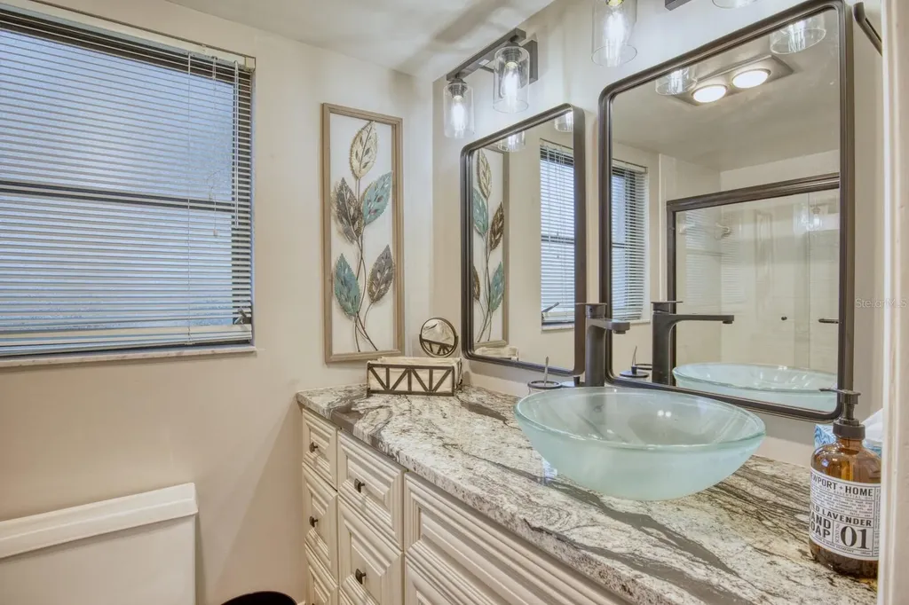 5640 Golf Pointe Drive Sarasota FL 34243