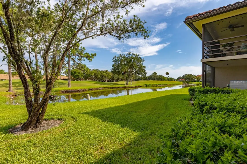 5640 Golf Pointe Drive Sarasota FL 34243