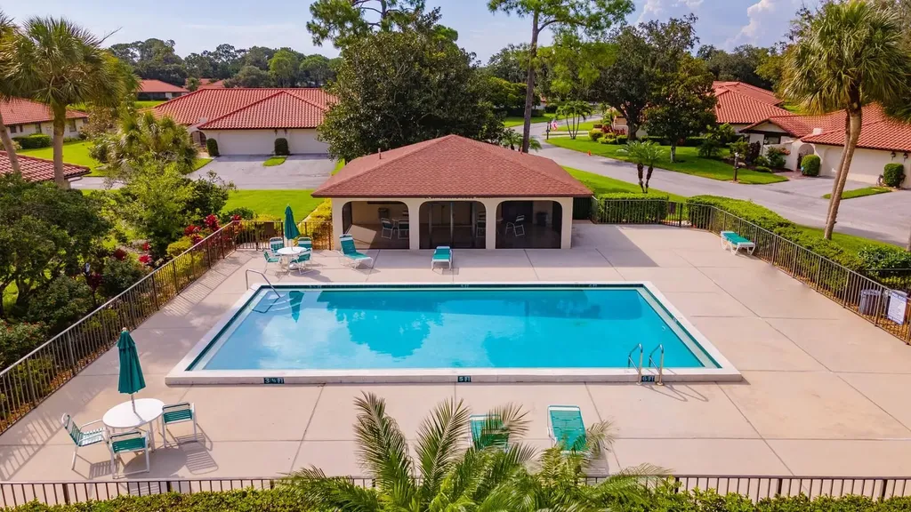 5640 Golf Pointe Drive Sarasota FL 34243