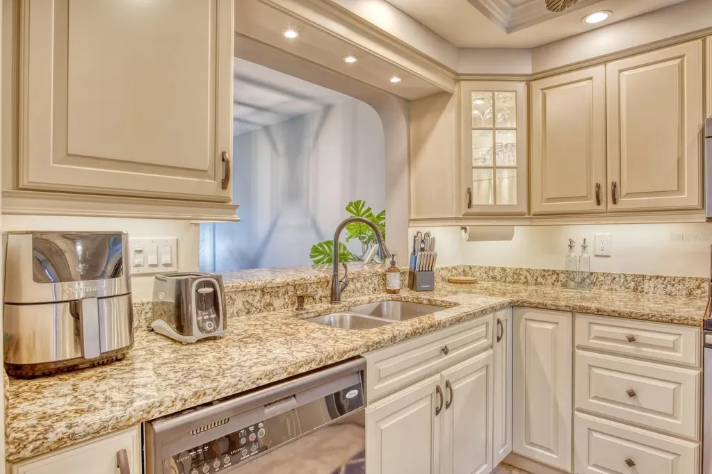 5640 Golf Pointe Drive Sarasota FL 34243