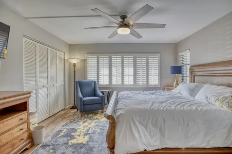 5640 Golf Pointe Drive Sarasota FL 34243